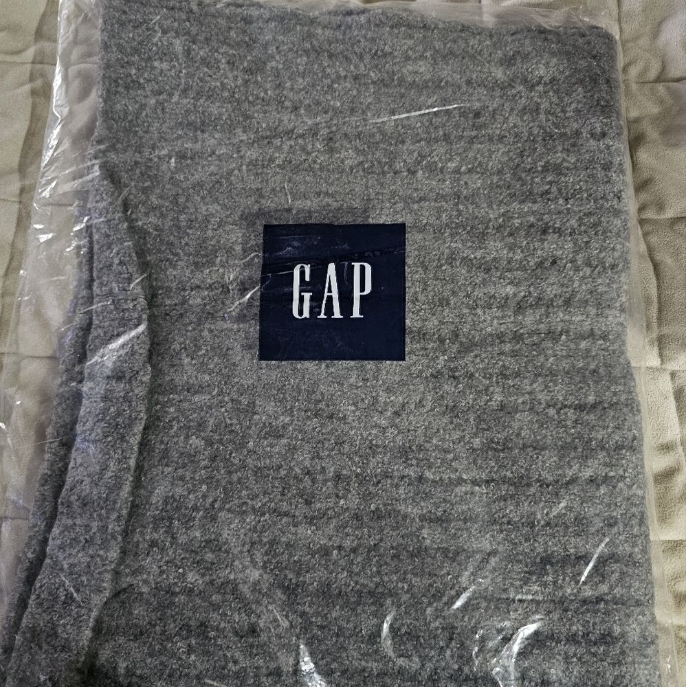 Gap One Size Bouncle Double Char509 Grey Scarf.